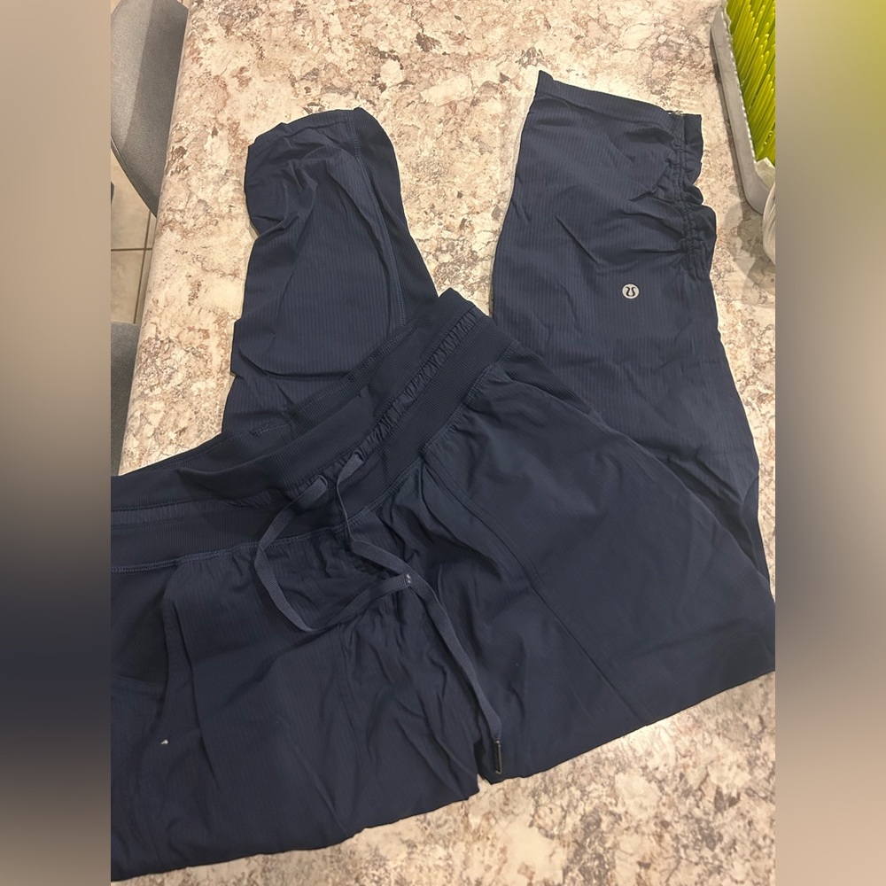NAVY Lululemon Dance Studio Crop Joggers